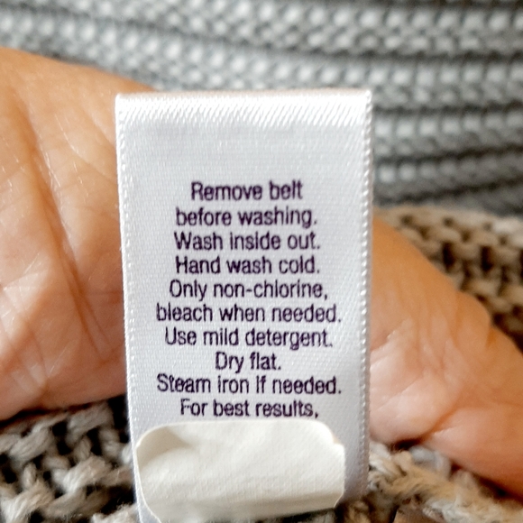 Jennifer Lopez sweater - Picture 7 of 10